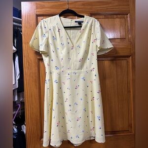 NWOT yellow floral short sleeve French connection dress